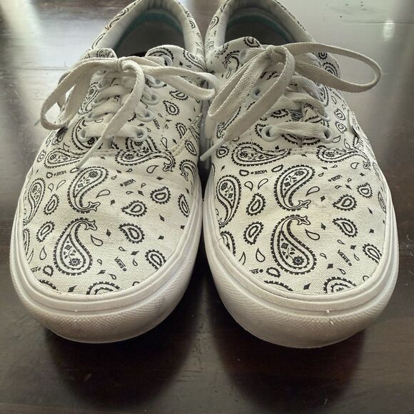 Size 8.5 - Vans ComfyCush Era Paisley - White Bold In Bandana Sneakers - Picture 9 of 9